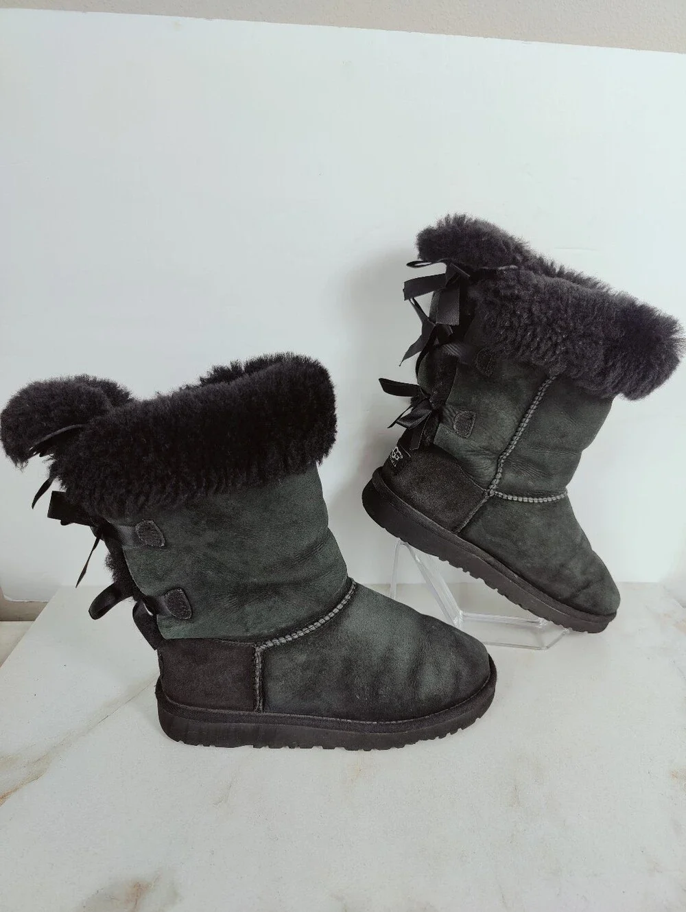 UGG Girls' Bailey Bow Black Suede Shearling Boots, Sz 3
